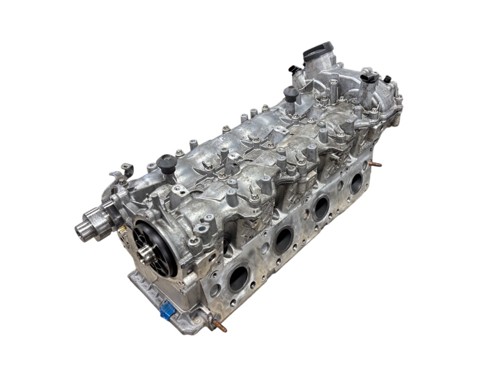 Mercedes-Benz A (W176) головка цилиндра A1570106000 Cylinder Head MERCEDES-BENZ E-CLASS...