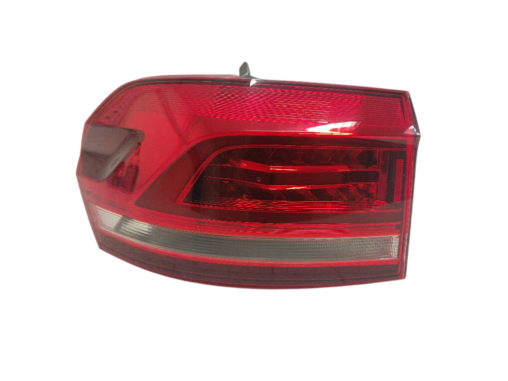 Volkswagen Touran задняя фара (левая) 5TA945207 Tail light left VW TOURAN (5T1) (2015...