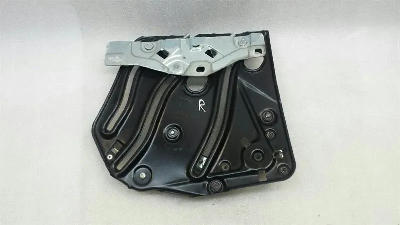 Mercedes-Benz A (W168) Mercedes SL R230 Right Rear Door Winder A2306700403 Window Regulator Rear Right Body type: Convertible
Fuel: Petrol