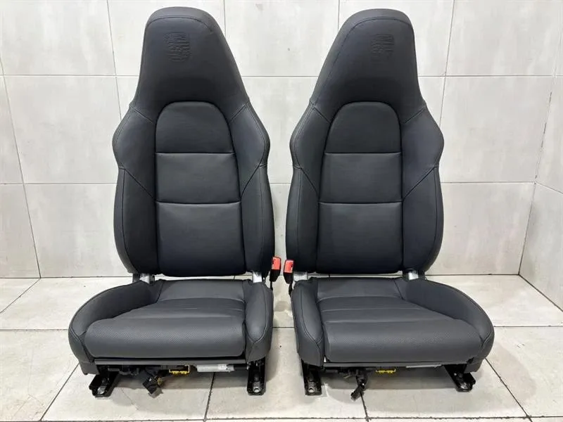 Porsche 911 (991) Porsche 911 991 Turbo S seats heated cooled seats black leather GTS 18-way way Body type: Coupe
Fuel: Petrol