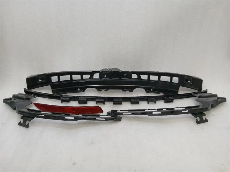 Porsche 911 (992) Porsche 911 992 GT3RS holder bracket 9GT807900 rear bumper holder carrier Body type: Coupe
Fuel: Petrol