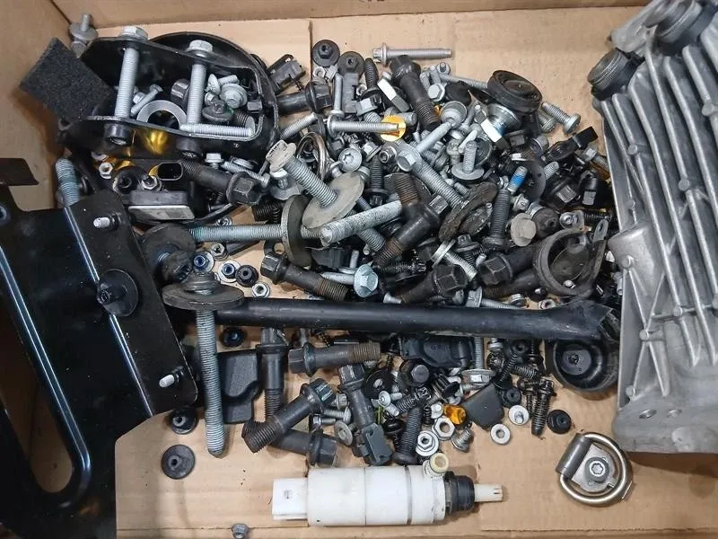 Mercedes-Benz A (W176) NEW 2024 MERCEDES G-WAGEN W463 SCREWS BOLTS FROM ONE CAR SET BOLTS Body type: SUV
Fuel: Petrol