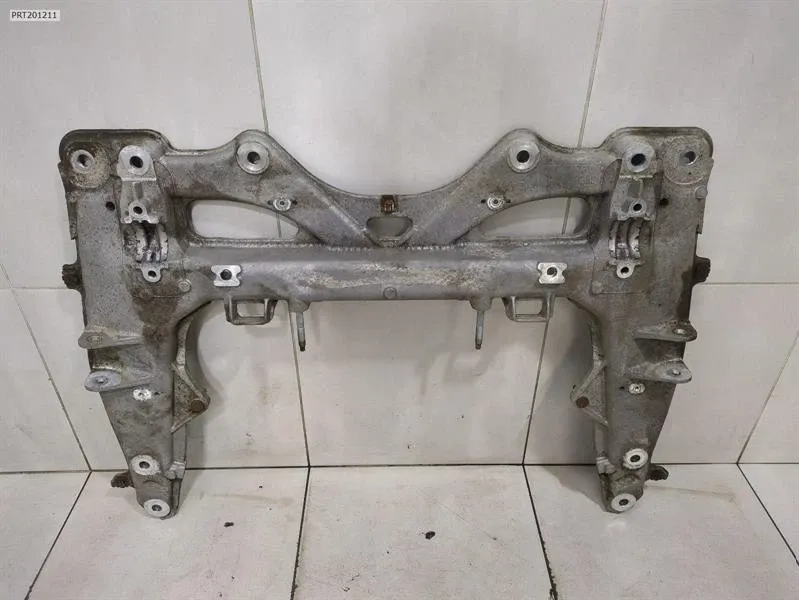 Porsche 911 (991) Porsche 911 991 Beam Subframe Front 99134108116 Front Axle Carrier Body type: Coupe
Fuel: Petrol