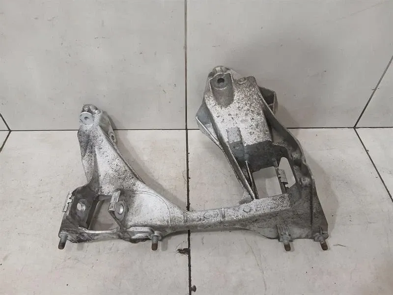 Porsche Boxster (981) Porsche Boxster 718 subframe rear 98133105106 axle frame rear axle Body type: Convertible
Fuel: Petrol