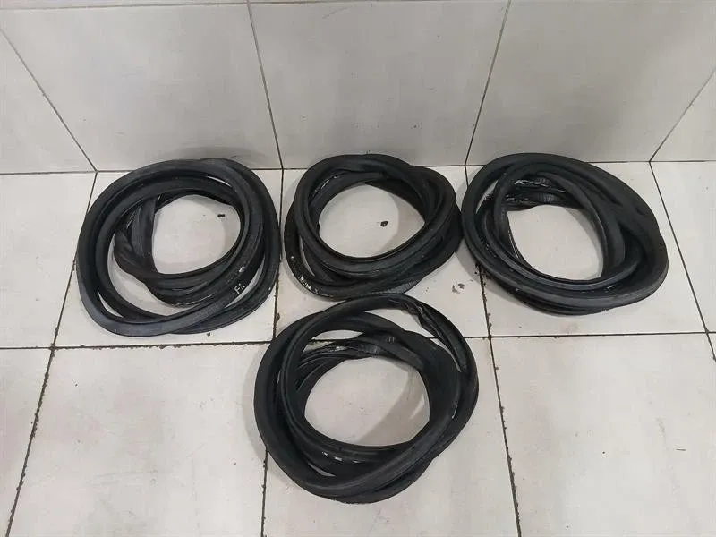 Mercedes-Benz A (W176) MERCEDES G-WAGEN W463 DOOR SEAL A4637211500 DOOR SEALS SET ALL 4 DOORS Body type: SUV
Fuel: Petrol