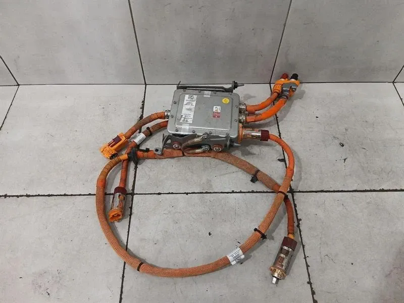 Porsche 911 (992) Porsche 911 992 electronic module 992971764D control unit potential distributor Body type: Coupe
Fuel: Hybrid