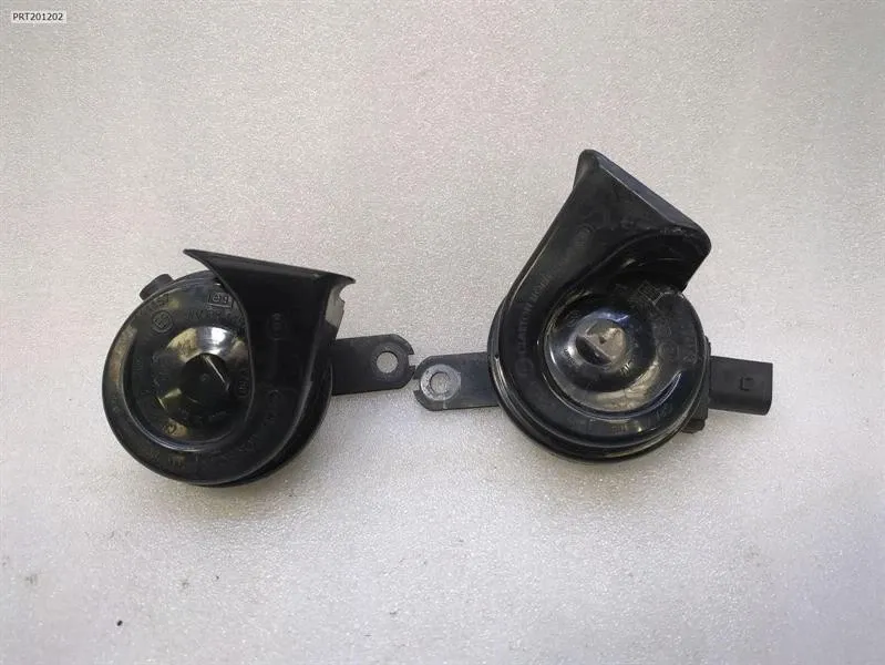 Porsche 911 (991) Porsche 911 991 Horn Set 99163514901 Horn Fanfare Set Body type: Coupe
Fuel: Petrol