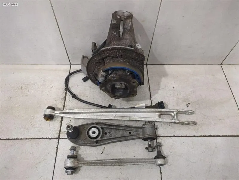 Porsche Boxster (981) Porsche Boxster 981 right rear hub 98133115805 wheel bearing housing rear right Body type: Convertible
Fuel: Petrol