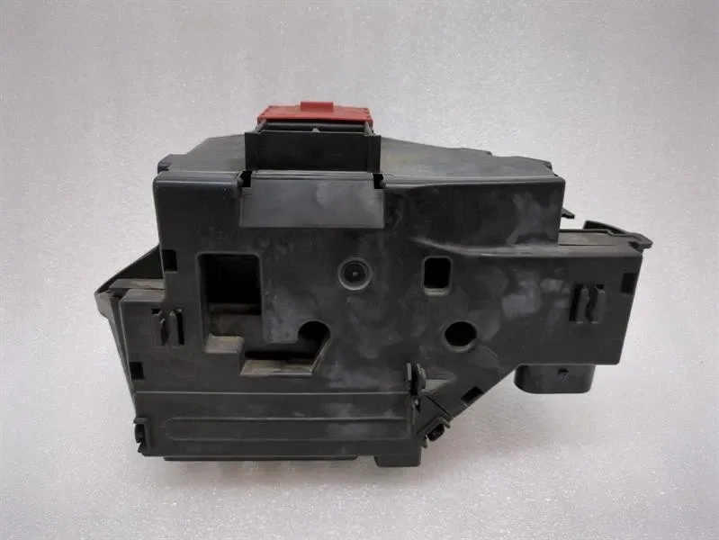Mercedes-Benz A (W176) Mercedes G-Wagen W463 Front Fuse Box A4635402802 Front Fuse Box Body type: SUV
Fuel: Petrol