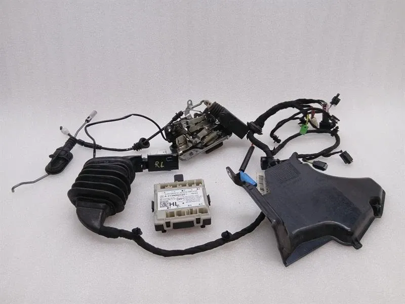 Mercedes-Benz A (W176) Mercedes G-Wagen W463 door lock A4637309501 rear left door lock set Body type: SUV
Fuel: Petrol