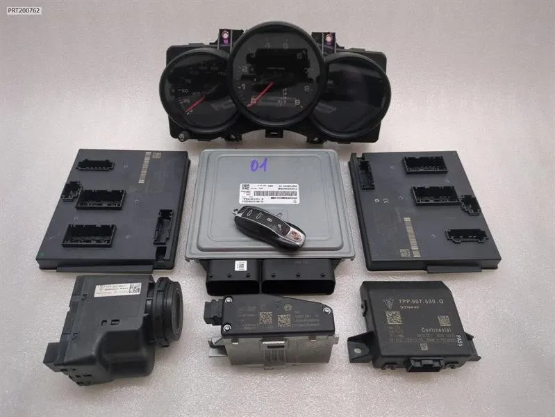 Porsche Boxster (981) Porsche Boxster 981 engine ECU set 99161860203 engine control unit PDK MA122 2.7 Body type: Convertible
Fuel: Petrol