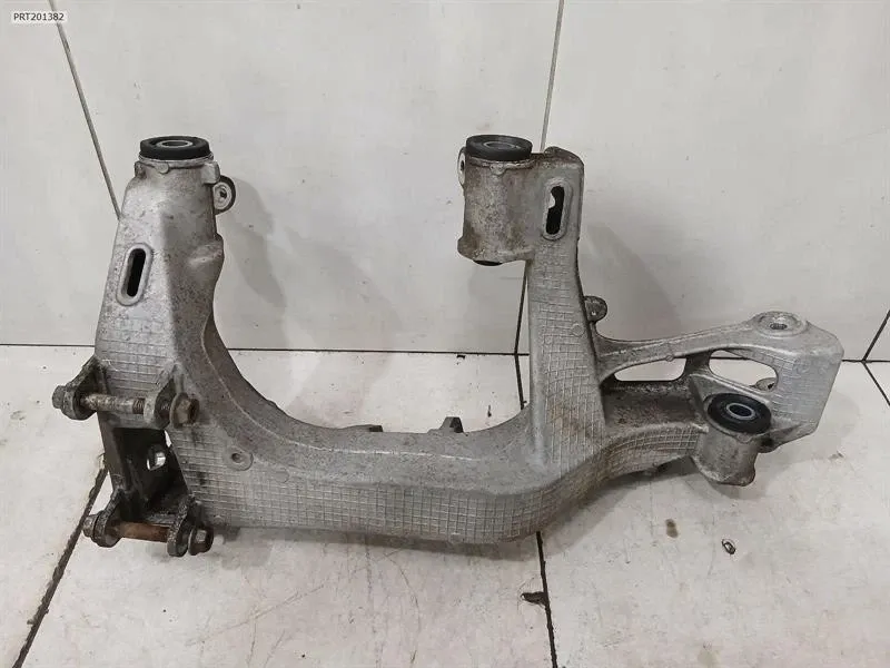 Porsche 911 (997) Porsche 911 997 subframe rear 99733105105 left turbo axle frame rear axle Body type: Coupe
Fuel: Petrol