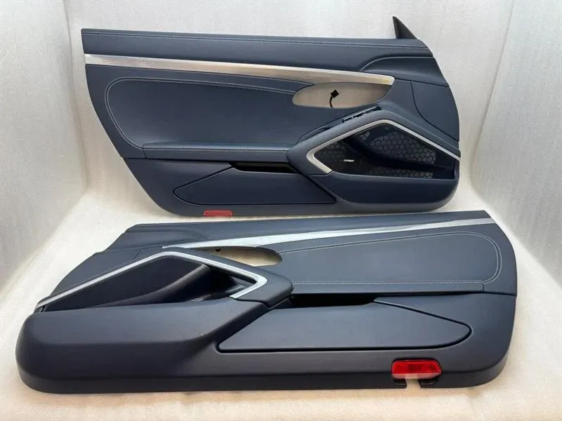 Porsche 911 (991) Porsche 911 991 door card front leather yachting blue set door panel leather Body type: Coupe
Fuel: Petrol