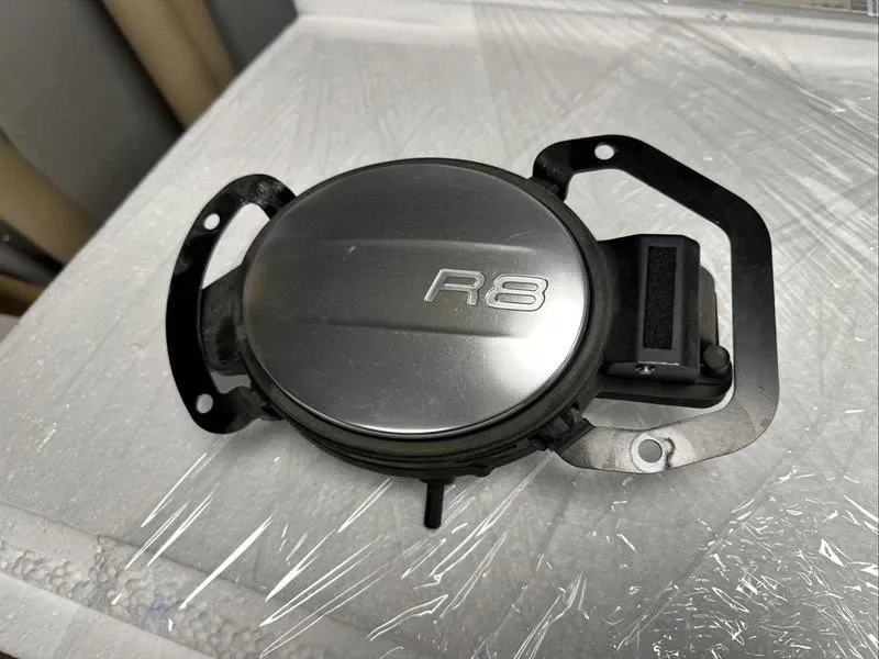 Audi R8 Audi R8 4S AWD fuel filler cap 4S8809117 fuel filler flap Body type: Coupe
Fuel: Petrol