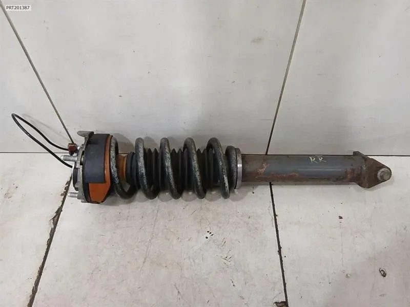 Porsche 911 (997) Porsche 911 997 shock absorber rear 99733305324 shock absorber rear turbo coupe Body type: Coupe
Fuel: Petrol