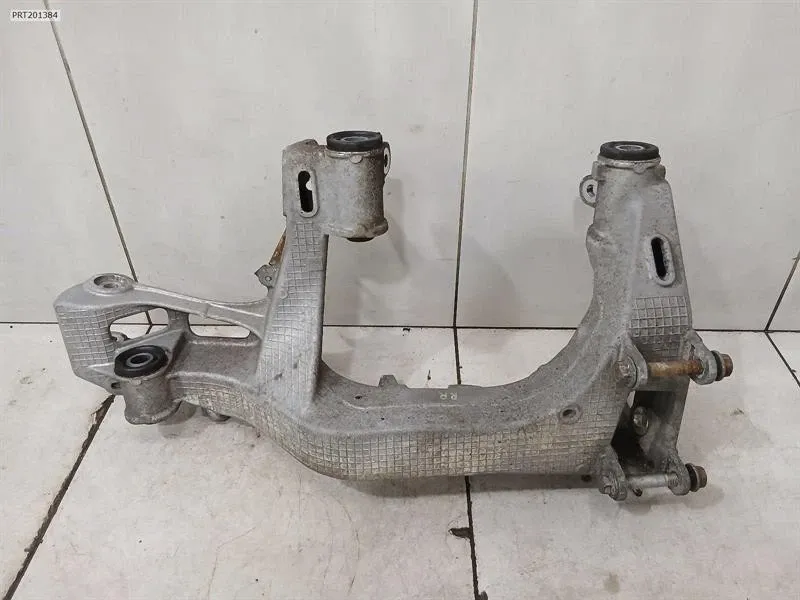 Porsche 911 (997) Porsche 911 997 subframe rear 99733105205 right turbo axle frame rear axle Body type: Coupe
Fuel: Petrol