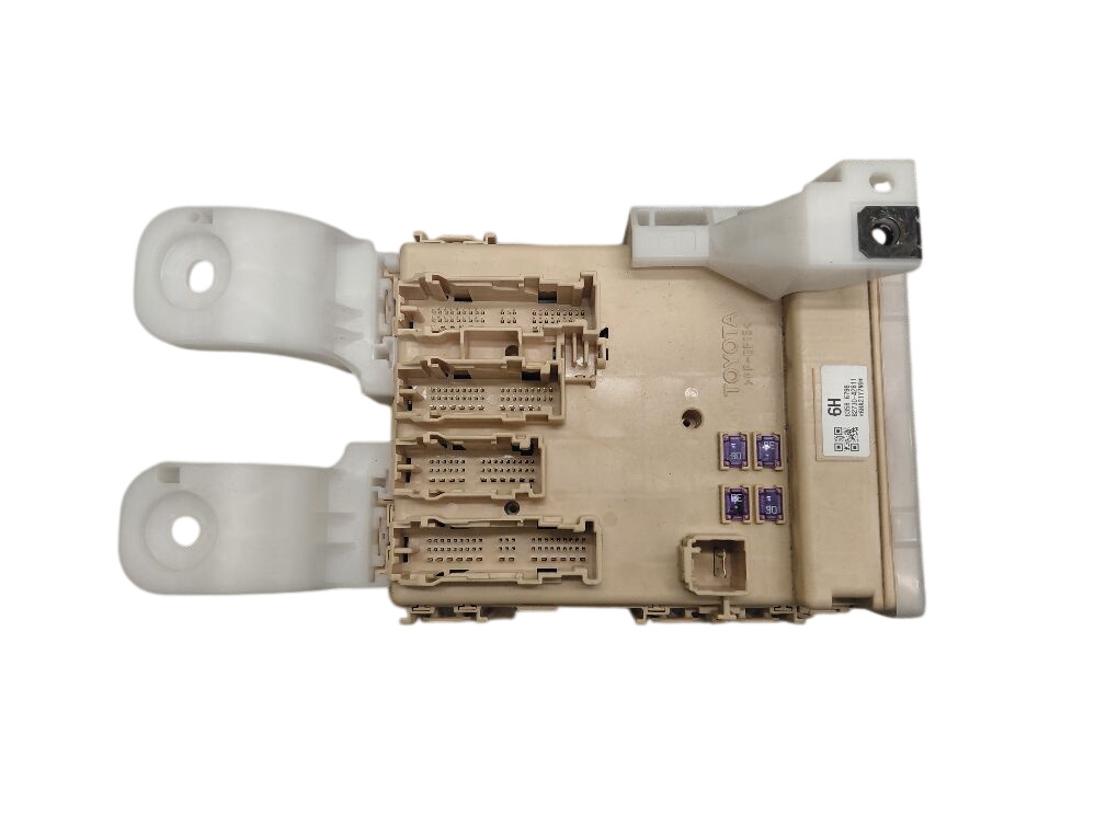Toyota RAV4 (XA40) Fuse box