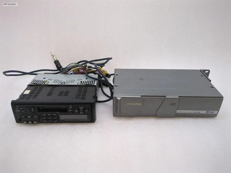 Bentley Azure / Continental Bentley Continental T 1996-2003 CD player UT11744 audio system controller SET Body type: Coupe
Fuel: Petrol