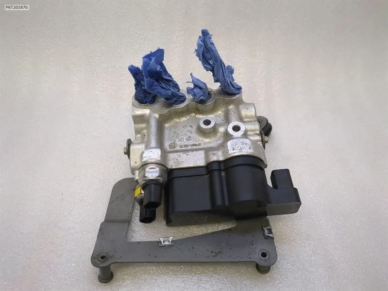 McLaren 650S Spider 14-17 Hydraulic Valve 11B1302CP Hydraulic Valve Brand/Model: McLaren 650S
Year: 2015
Engine: 37...