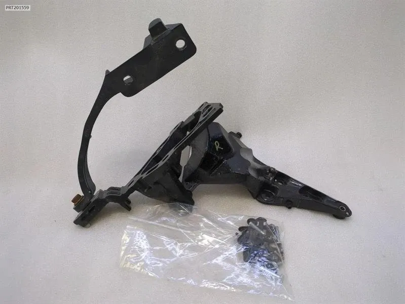 McLaren 650S Spider 14-17 11A5535CP RH DOOR HINGE RIGHT DOOR HINGE Brand/Model: McLaren 650S
Year: 2015
Engine: 37...