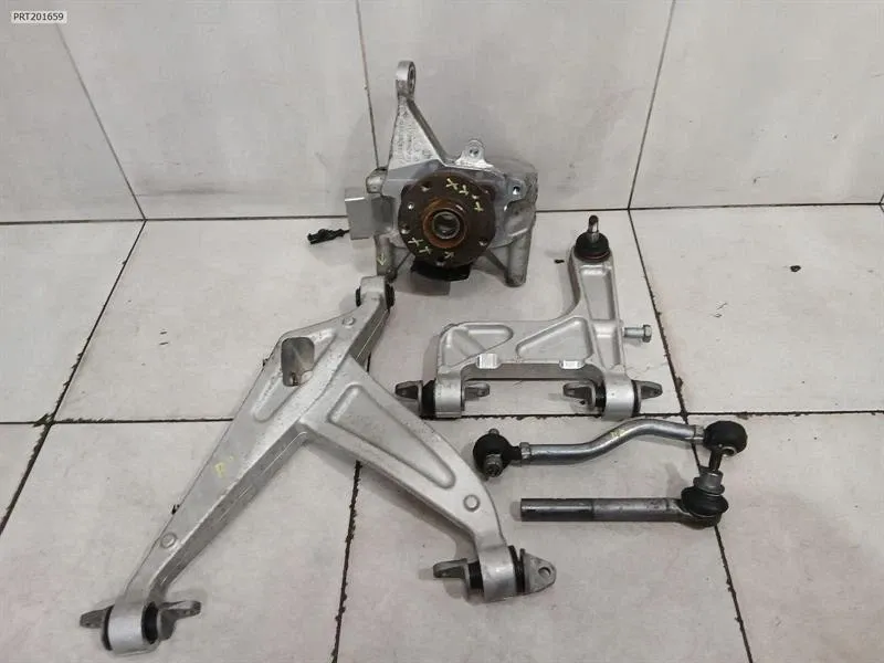 McLaren 650S Spider 14-17 Right Rear Hub 13B1198CP BAD BEARING Wheel Bearing Housing Brand/Model: McLaren 650S
Year: 2015
Engine: 37...