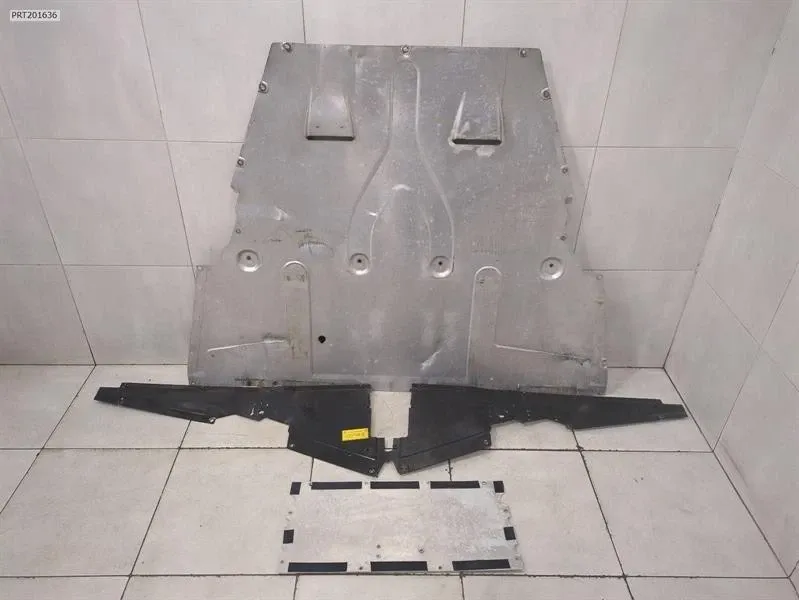 McLaren 650S Spider 14-17 Undertray Underbody Fairing FAULTY Brand/Model: McLaren 650S
Year: 2015
Engine: 37...
