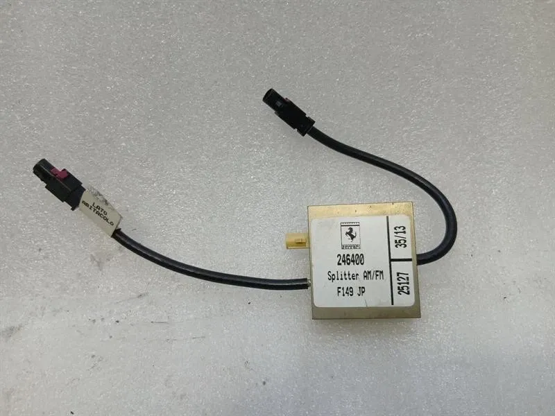 Ferrari California Ferrari California F149 08-14 4.3 Aerial / Antenna 246400 FM Antenna Splitter Body type: Convertible
Fuel: Petrol