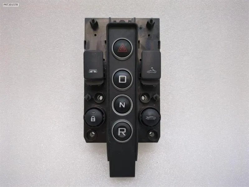 McLaren 650S Spider 14-17 Gear selector 11M2418SP shift gate Brand/Model: McLaren 650S
Year: 2015
Engine: 37...