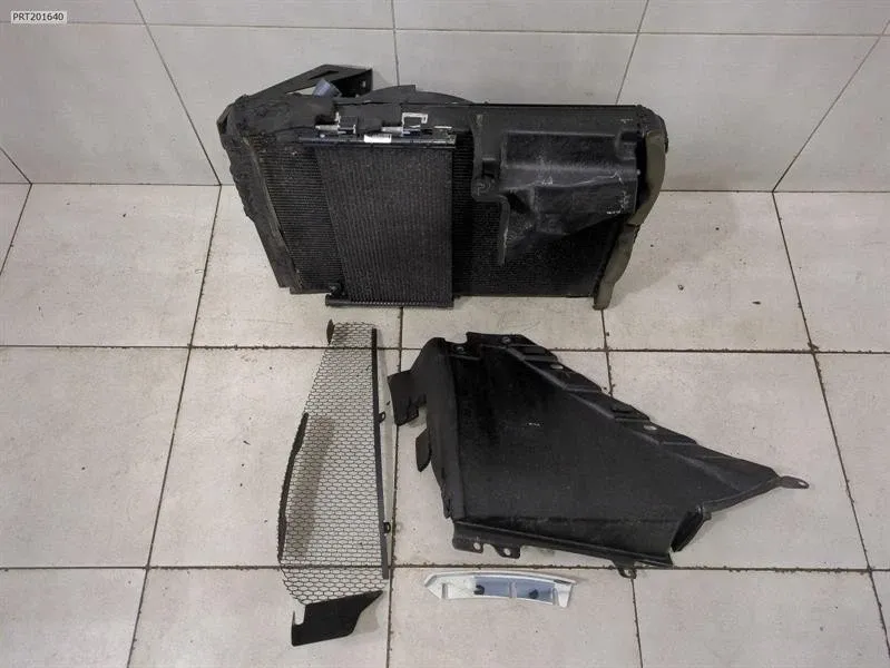 McLaren 650S Spider 14-17 Radiator Pack 11L0360CP RH SET Radiator Pack Brand/Model: McLaren 650S
Year: 2015
Engine: 37...