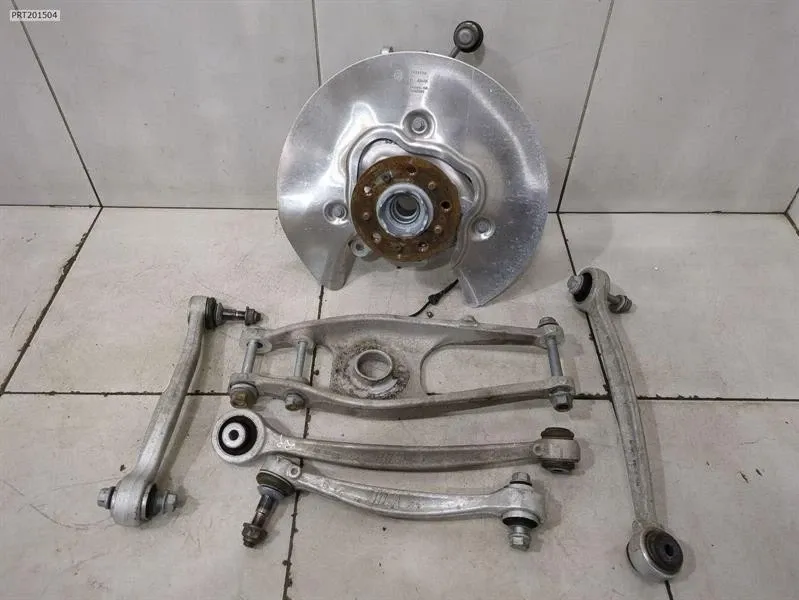BMW 4 (G22 / G23 / G26)  BMW 4 G83 M4 Right Rear Hub 33308095658 Wheel Bearing Housing Rear Right SET SET