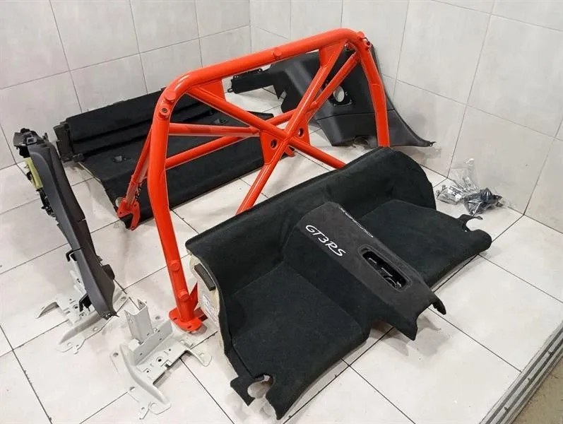 Porsche 911 (991) OEM PORSCHE 911 991 GT3RS MK1 PORSCHE OEM CLUBSPORT PACK ROLL CAGE SET Body type: Coupe
Fuel: Petrol
