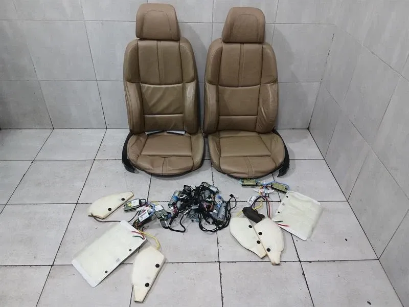 BMW 3 (E90 / E91 / E92 / E93) BMW 3 Series E92 M3 seats leather cover set 8043095 bamboo beige leather covers Body type: Coupe
Fuel: Petrol