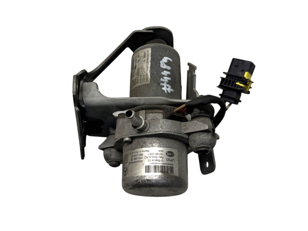 Mercedes-Benz A (W176) Vacuum pump Brakes A0004304432 Vacuum pump Brakes MERCEDES-BENZ S-...