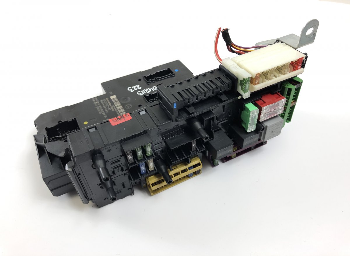 Mercedes-Benz SLK (R172) Fuse box A1729060105 Fuse box MERCEDES-BENZ SLK (R172) (...