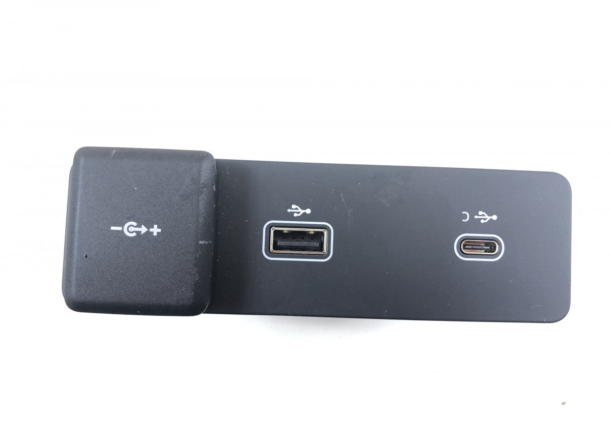 Land Rover Range Rover Evoque Audio input / USB socket LR139734 Audio input / USB socket LAND ROVER EV...