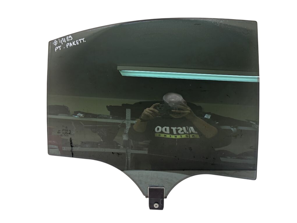 Mercedes-Benz A (W176) Door window glass rear right A2227305218 Door window glass rear right MERCED...