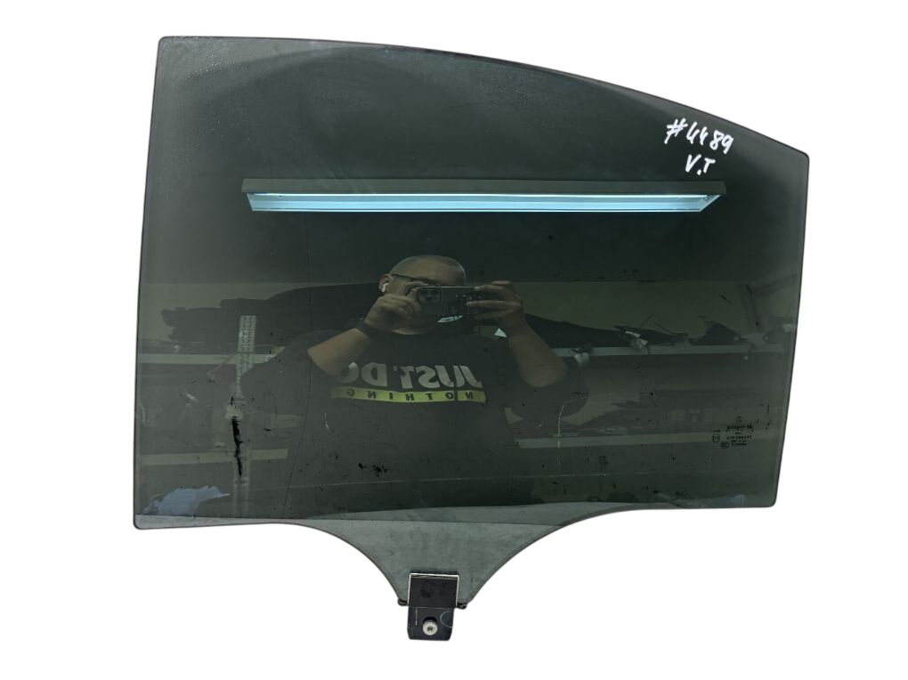 Mercedes-Benz A (W176) Door window glass rear left A2227305118 Door window glass rear left MERCEDE...