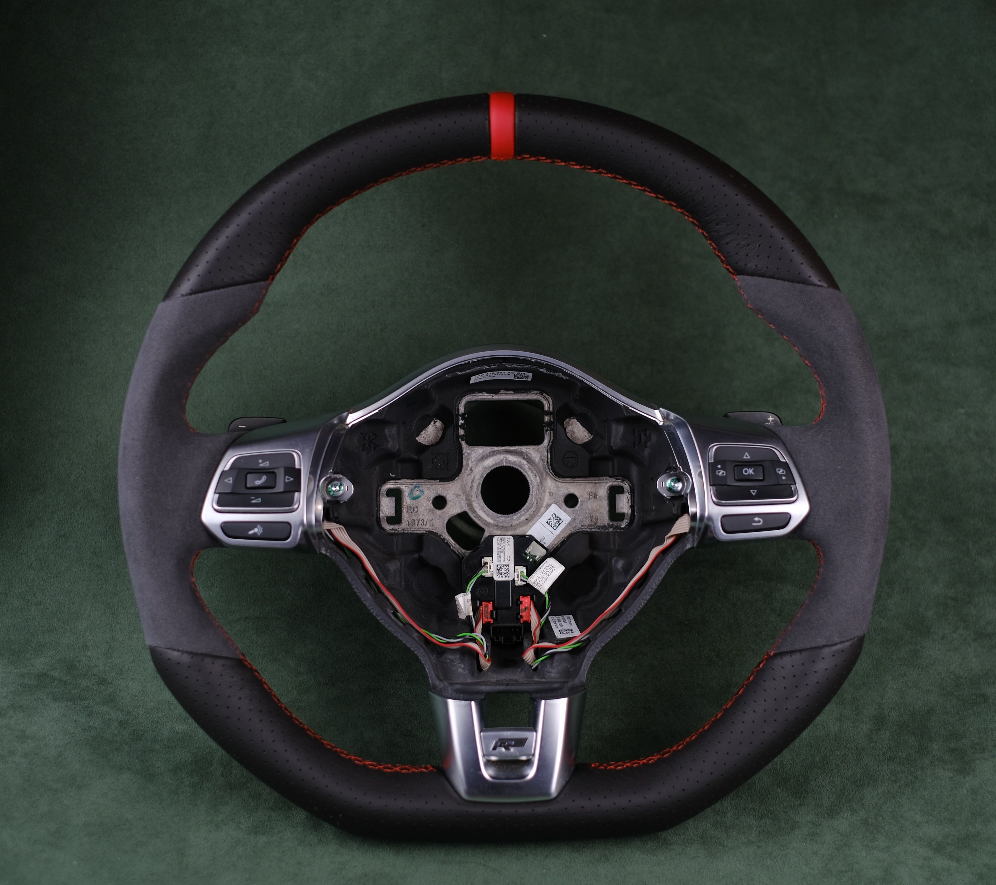 Volkswagen Golf 6 steering wheel VW GOLF Steering Wheel – OEM 1373/1

Part codes...