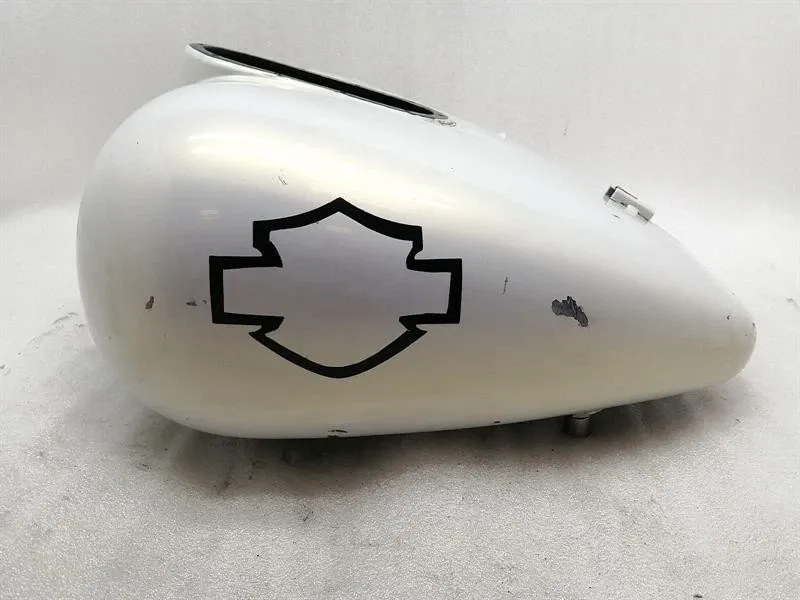 Harley-Davidson TOURING Fuel Tank FLTRI (2005 Brand/Model: HARLEY-DAVIDSON TOURING
Year: 2005...