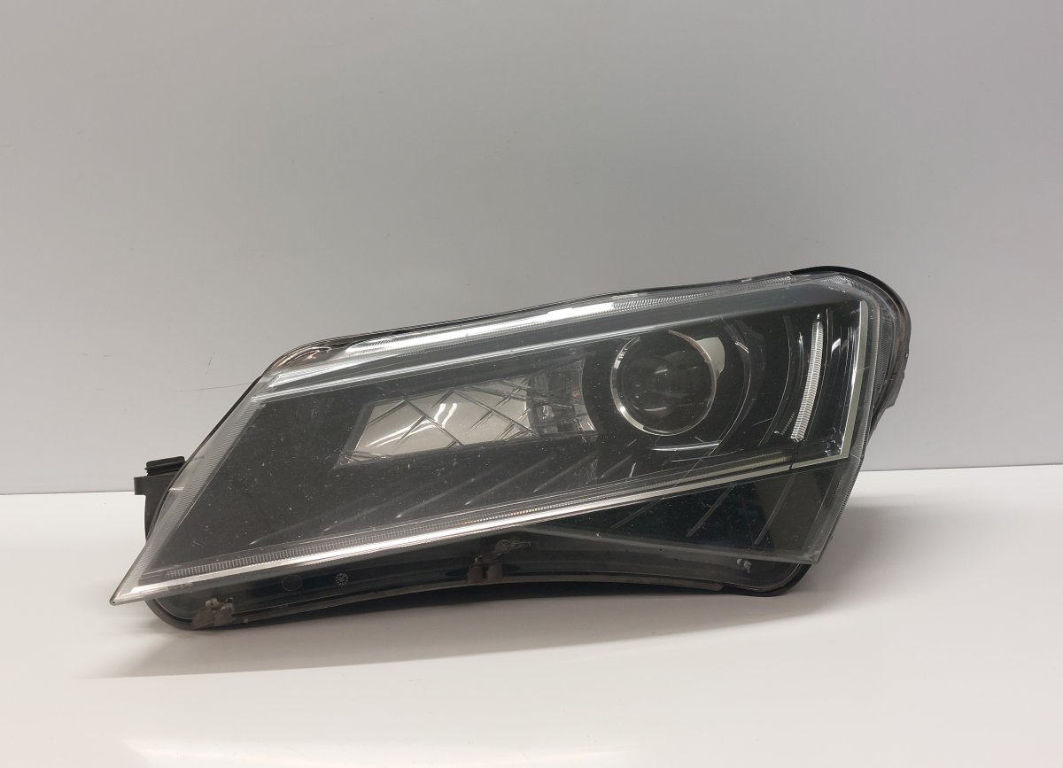 Left headlight