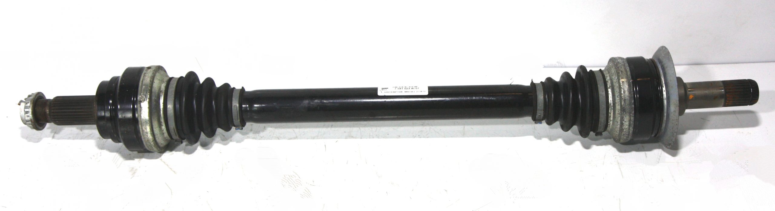 BMW 5 (F10 / F11) Rear driveshaft BMW 5 SERIES Rear driveshaft OEM 33207581023

P...