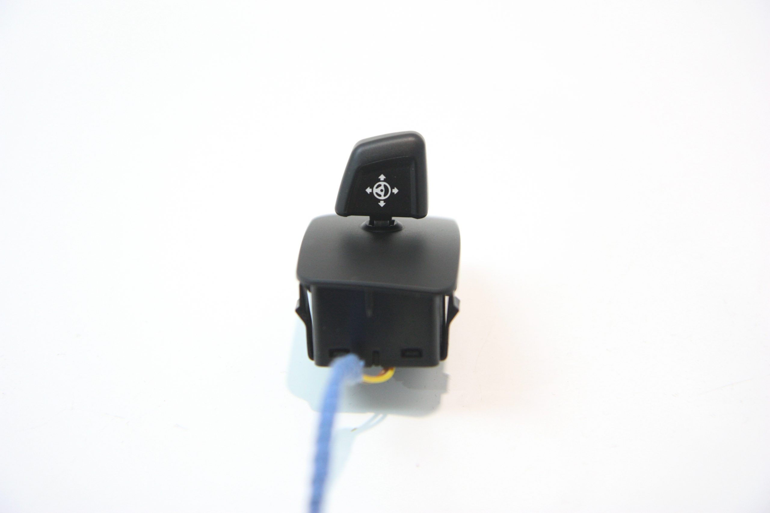 BMW 5 (G30 / G31) Steering wheel adjustment switch BMW 5 SERIES Steering wheel adjustment switch

...