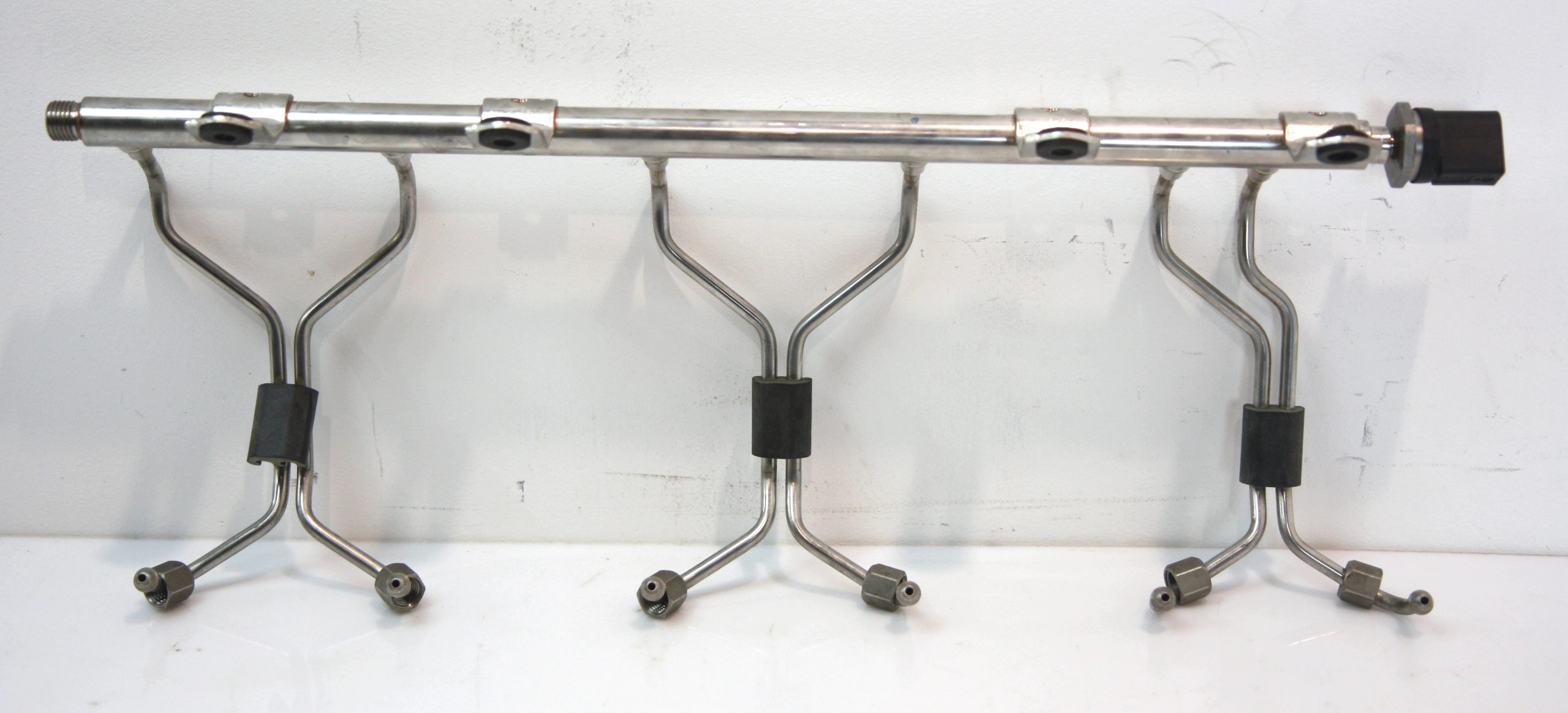 BMW 3 (E90 / E91 / E92 / E93) Fuel main line pipe BMW 3 SERIES Fuel main line pipe OEM 1353764971...