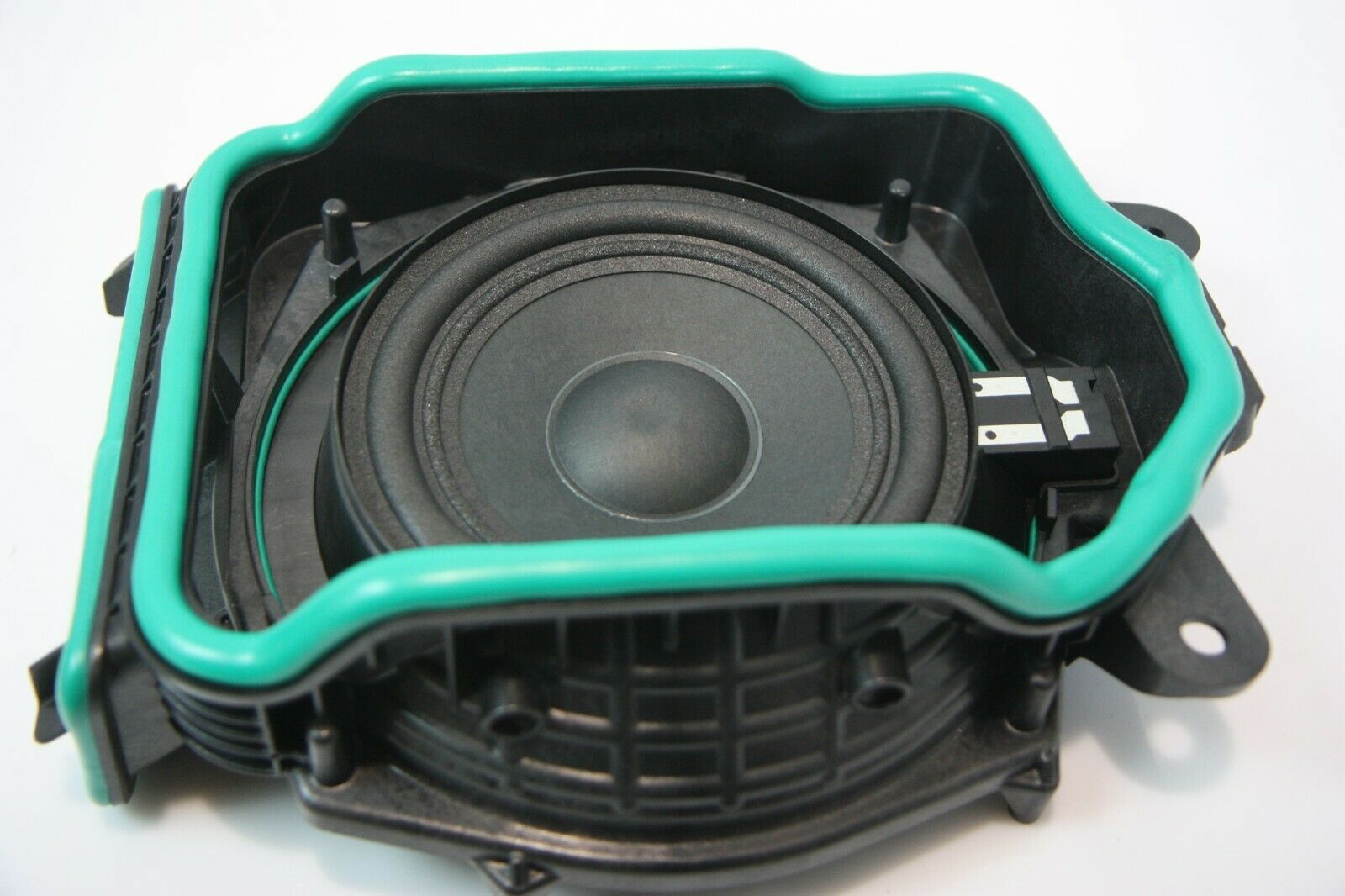 BMW 5 (G30 / G31) Subwoofer speaker BMW M5 Subwoofer speaker OEM 65139395861

Part ...