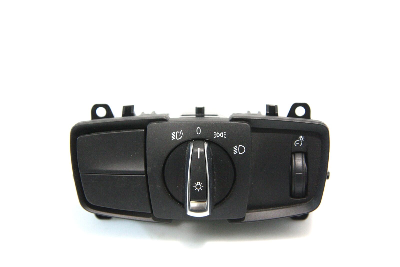 BMW 3 (F30 / F31) Light switch BMW 3 SERIES Light switch OEM 61316847504

Part...