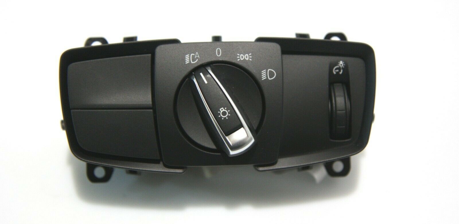 BMW 3 (F30 / F31) Light switch BMW 3 SERIES Light switch OEM 61316847504

Part...