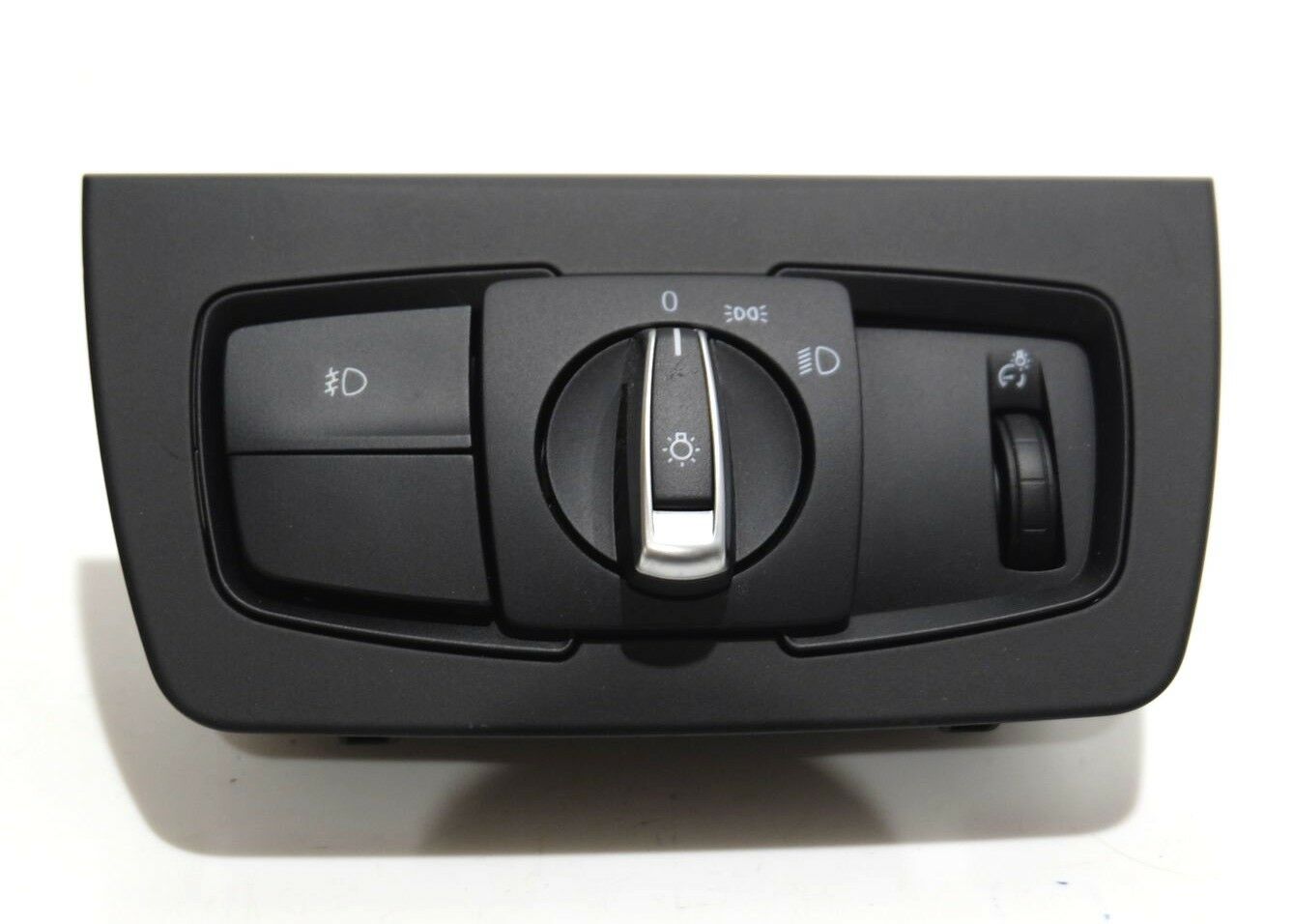 BMW 3 (F30 / F31) Valokatkaisin BMW 3 SERIES Light switch OEM 61316847505

Part...
