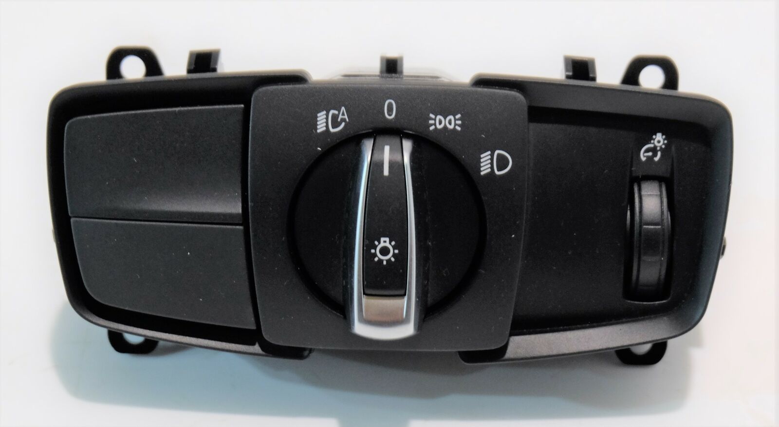 BMW 3 (F30 / F31) Valokatkaisin BMW 3 SERIES Light switch OEM 61316847504

Part...