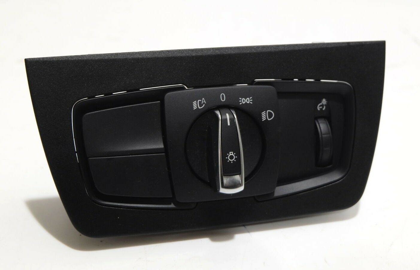 BMW 3 (F30 / F31) Valokatkaisin BMW 3 SERIES Light switch OEM 61316847504

Part...
