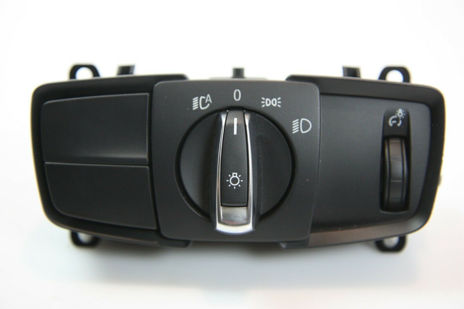 BMW 3 (F30 / F31) Valokatkaisin BMW 3 SERIES Light switch OEM 61319393939

Part...
